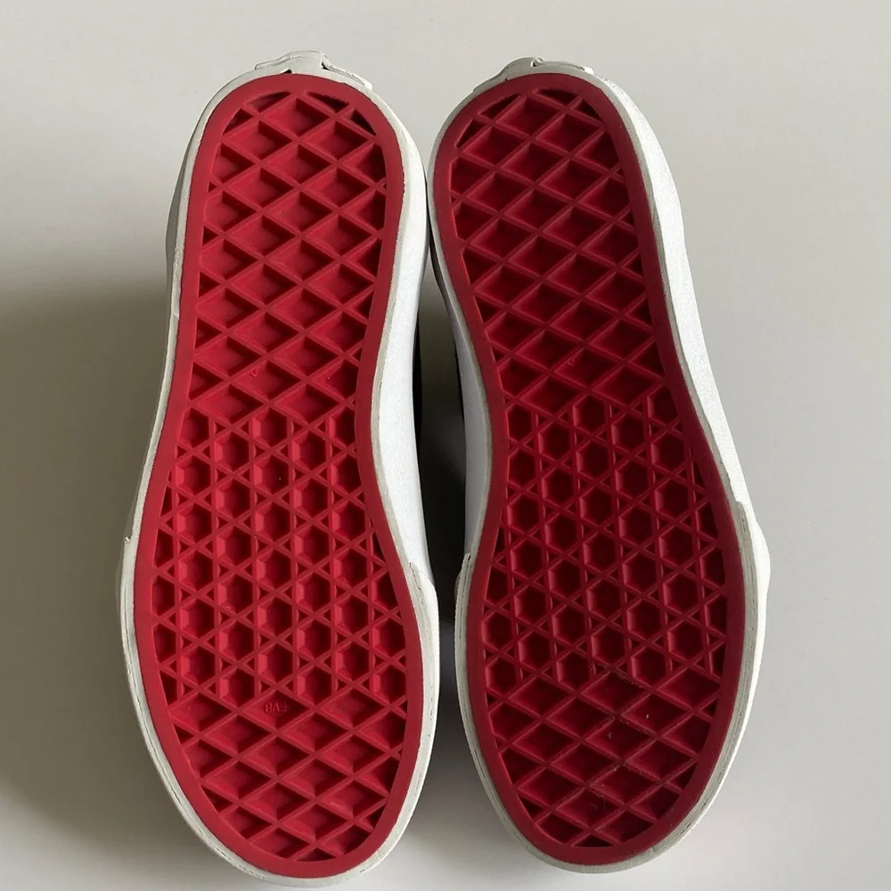 Kids Vans Black and Red Canvas High-Tops Skateboard shoes size Y 10.5
